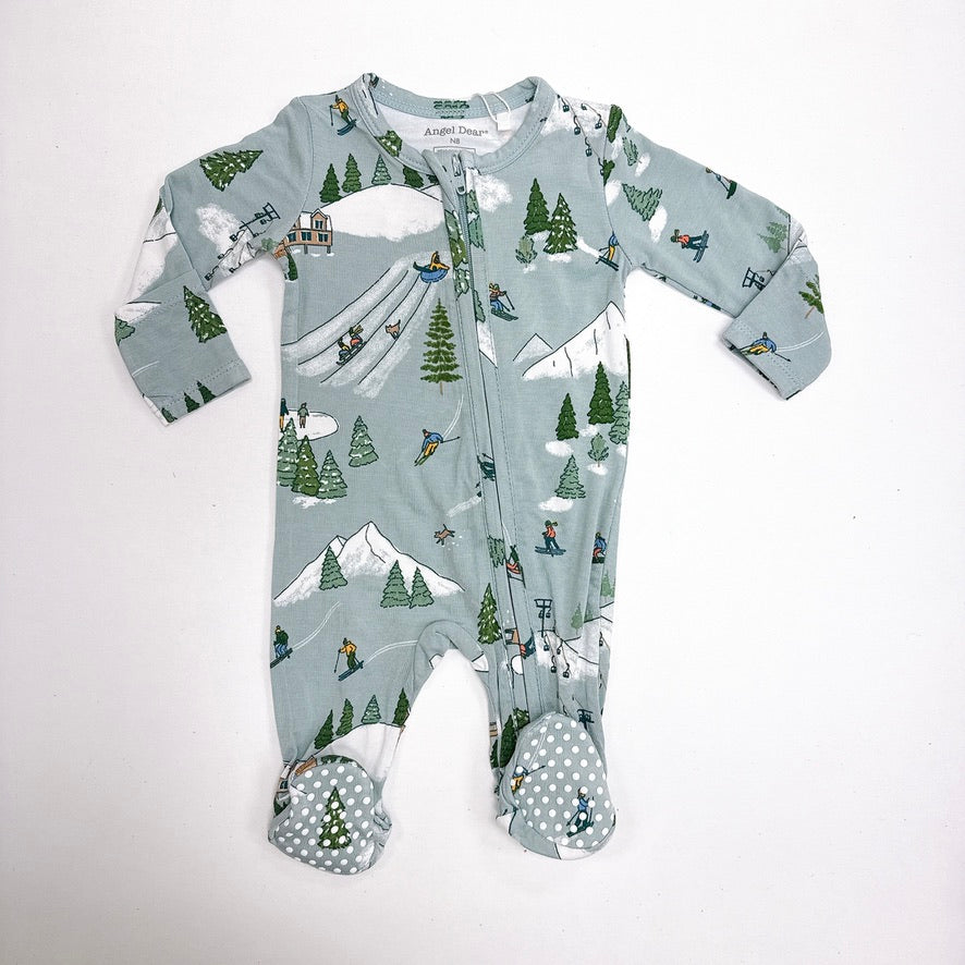Winter fun skiers zipper footie
