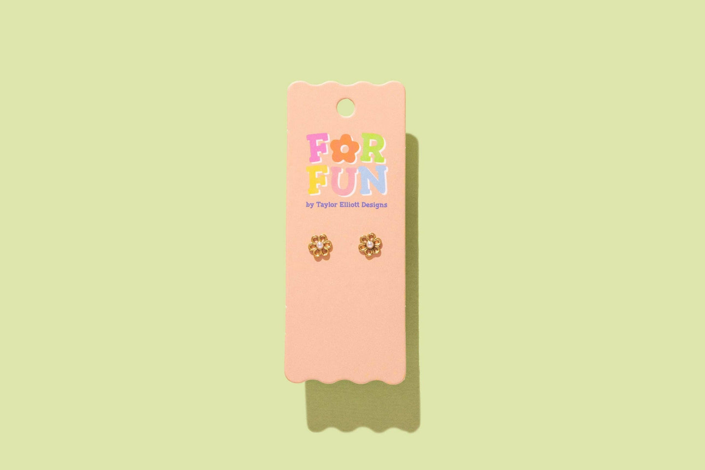 FOR FUN - Stud Earrings - Gold + Pearl Flowers - Fiona